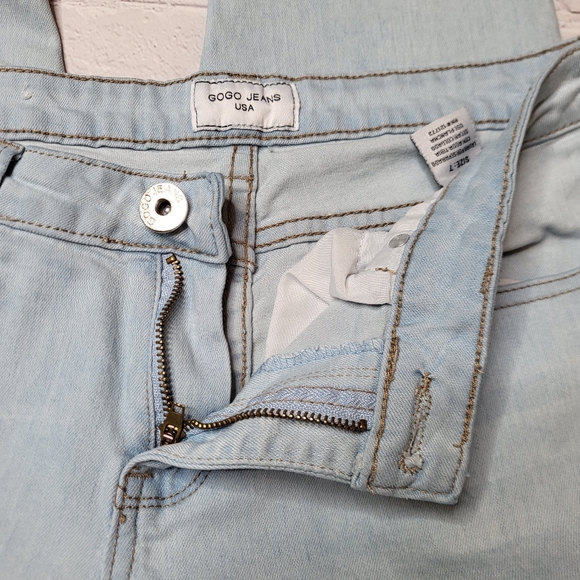 Gogo Jeans USA Light Wash Cropped Jeans - Size 7 - Distressed - Split Ankle - Picture 4 of 13